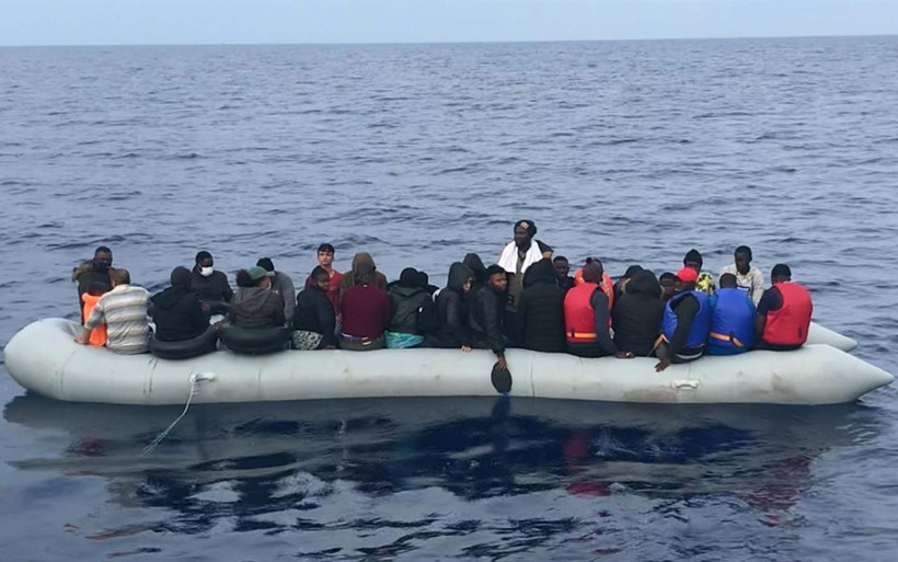 Yunanistan ölüme terk ediyor Türk askeri kurtarıyor - Resim: 1