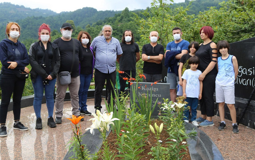 Kazım Koyuncu mezarının başında anıldı 15 yıl önce kansere yenik düşmüştü - Resim: 4