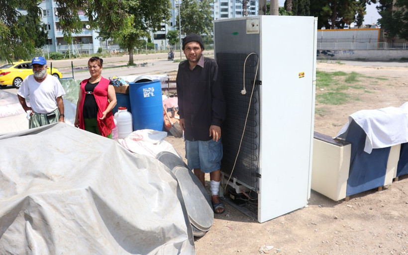 Adana'da zihinsel engelli genç ile ailesi ev sahibi tarafından kapıya atıldı - Resim: 4