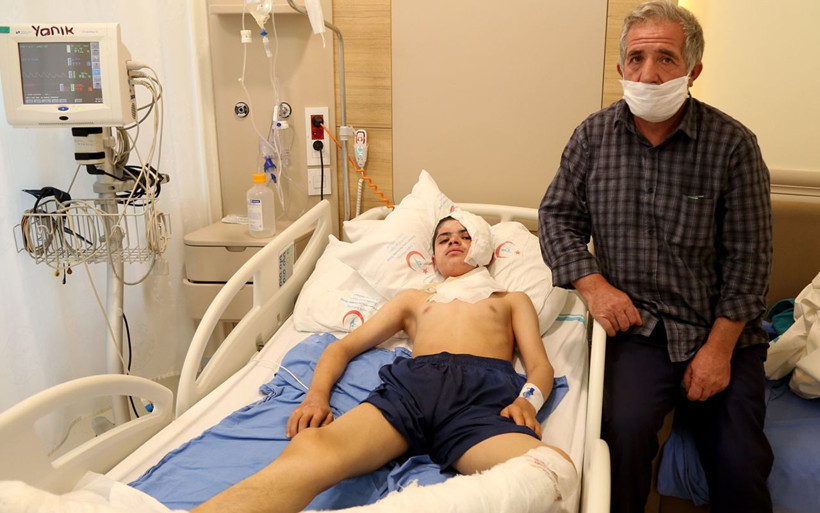 Kars'ta yüksek gerilim hattına kafasıyla temas etti feci şekilde yaralandı - Resim: 3