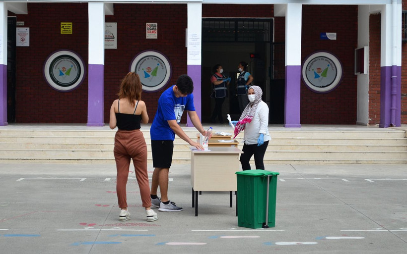 Türkiye'nin dört bir yanı YKS heyecanı yaşıyor aileler dualarla destek oluyor - Resim: 4