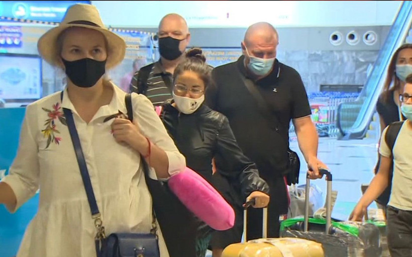 Antalya'ya iki yolcu uçağı dolusu turist geldi Türkiye Ukrayna arası uçuş bugün başlamıştı - Resim: 1