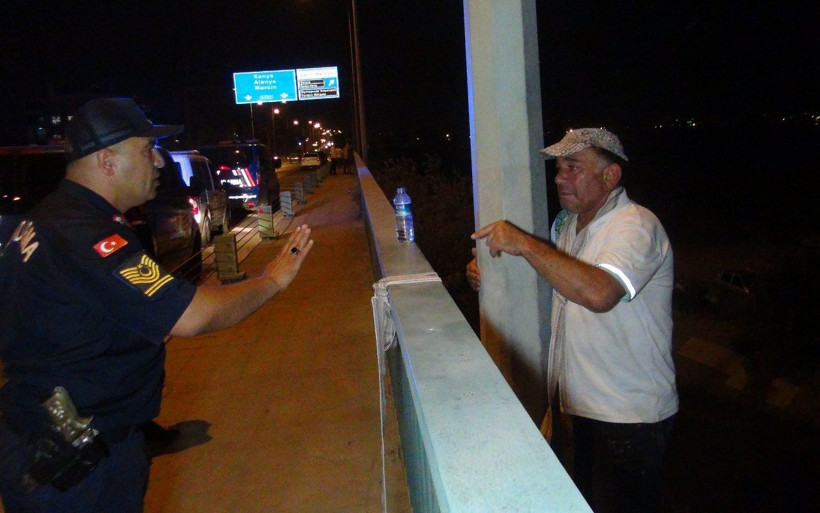 Antalya'da bunalıma giren adamın akılalmaz intihar girişimi - Resim: 2