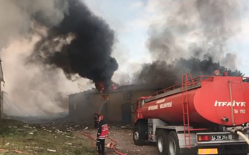 Kızılay'dan Sakaryalılara uyarı! Dışarı çıkmayın kapı ve pencereleri kapatın - Resim: 2