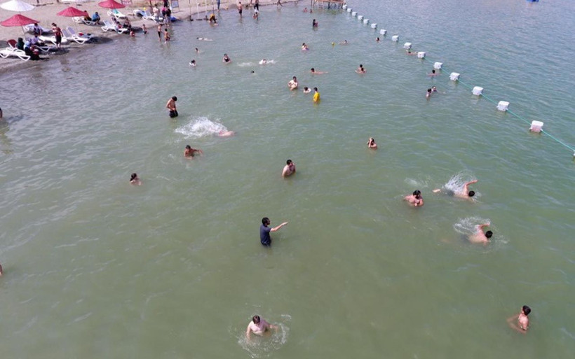 Elazığ'da Hazar Gölü vatandaşların rağbetine uğradı Bodrum'u geçer diyorlar - Resim: 4