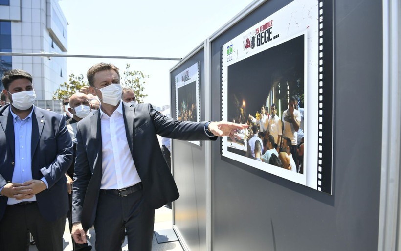 15 Temmuz'da cuntacıların tankla ezdiği otomobil Bahçelievler'de sergilendi - Resim: 2