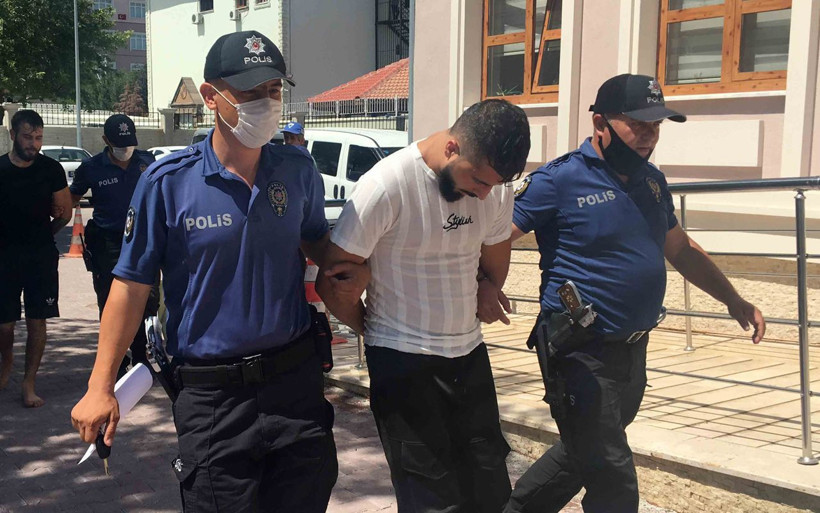 Konya'da 550 bin TL olan çantayı tokatlayıp kadın kılığında kaçmaya çalıştılar - Resim: 4