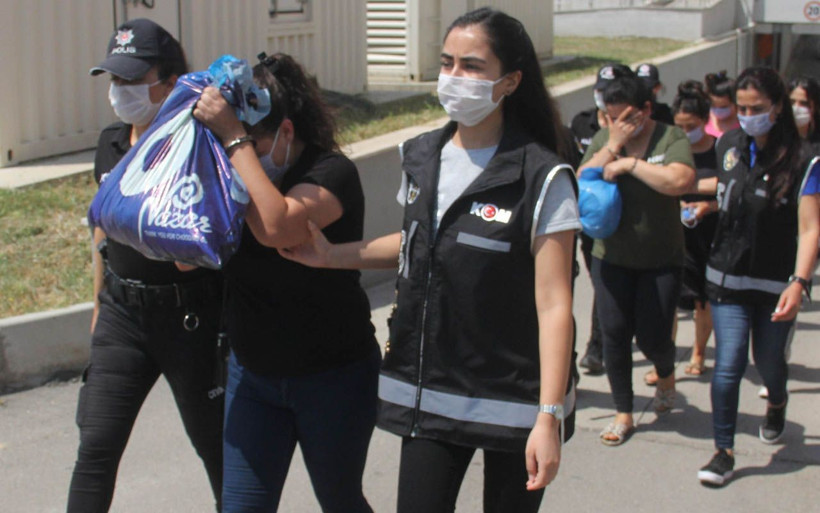 Adana'da iki kuşak tefeci aileye operasyon! Gelinleri bile işe sokmuşlar - Resim: 4