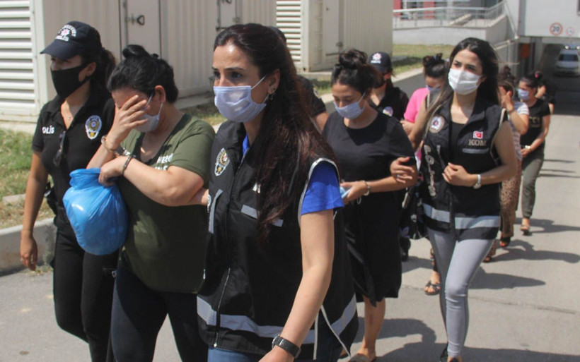 Adana'da iki kuşak tefeci aileye operasyon! Gelinleri bile işe sokmuşlar - Resim: 3