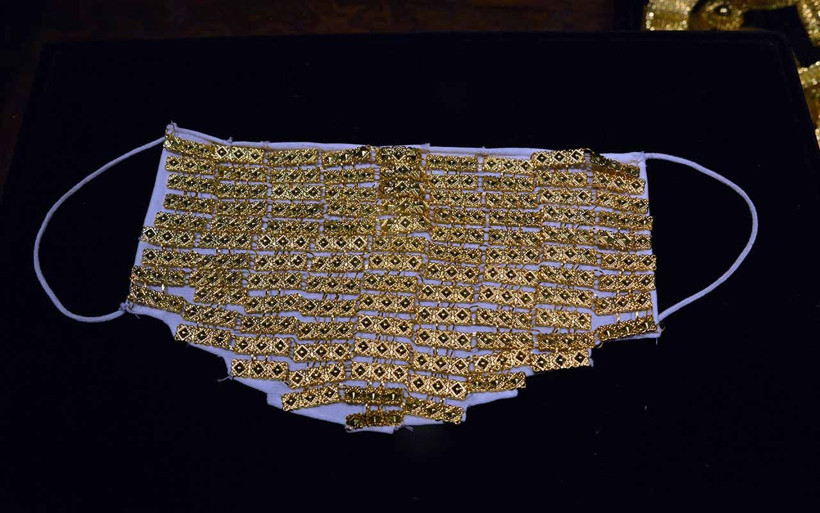 Fiyatı 100 bin liraya kadar çıkacak! 14 bin liraya altın işlemeli maske! - Resim: 1