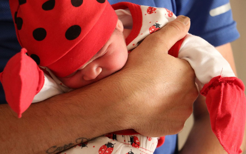 Ankara'da kansere yakalanan kadına 'Anne olamazsın' dendi ikiz bebeklerini kucağa aldı - Resim: 3