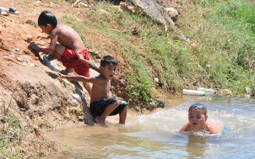 Antalya'da yılanlı kanala rağmen sıcak havada serinlediler - Resim: 4