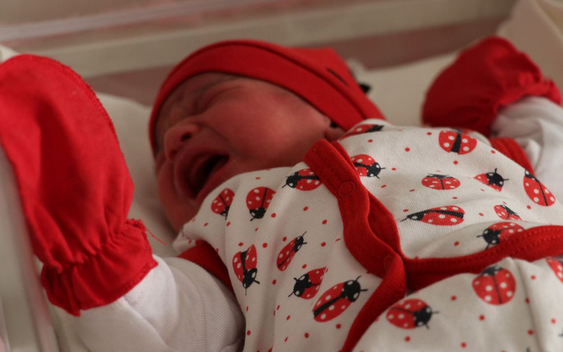 Ankara'da kansere yakalanan kadına 'Anne olamazsın' dendi ikiz bebeklerini kucağa aldı - Resim: 1