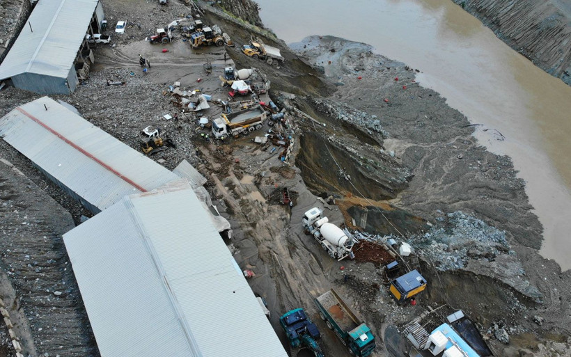 Artvin'de selin vurduğu Yusufeli Barajı şantiyesi havadan görüntülendi - Resim: 1
