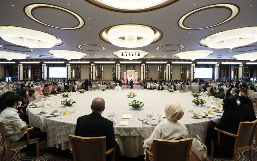 15 Temmuz şehitlerinin yakınları Erdoğan'la biraraya geldi - Resim: 4