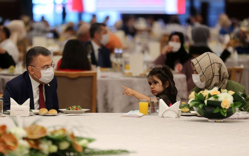 15 Temmuz şehitlerinin yakınları Erdoğan'la biraraya geldi - Resim: 2