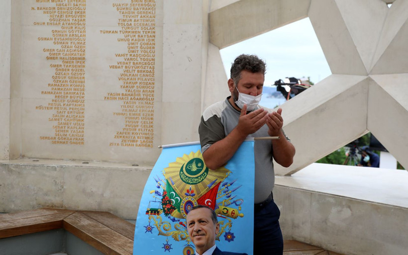 15 Temmuz Şehitler Makamı'na ziyaretler başladı dualar okundu - Resim: 2