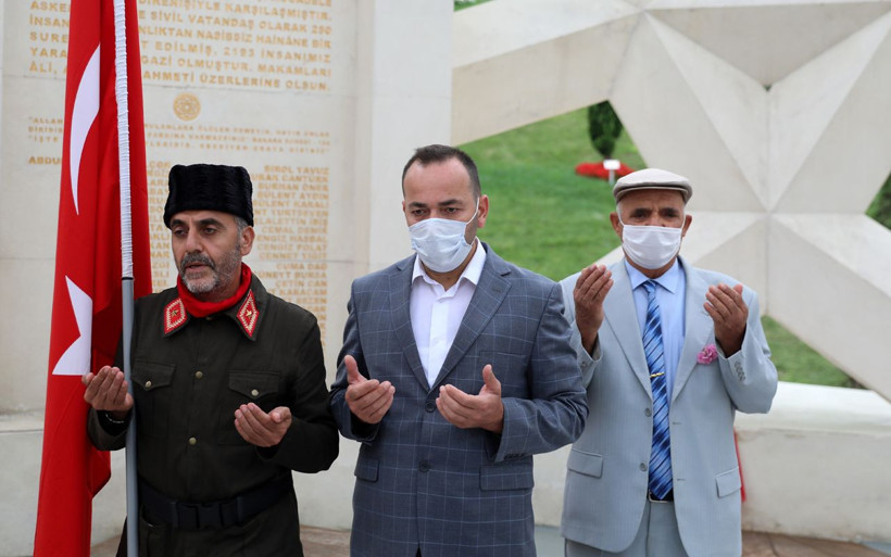 15 Temmuz Şehitler Makamı'na ziyaretler başladı dualar okundu - Resim: 3