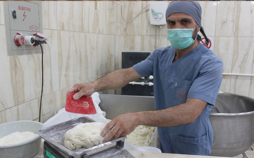 Bursa'da ürettiği ekmeğin ünü ülke sınırlarını aştı 12 liradan satıyor - Resim: 1