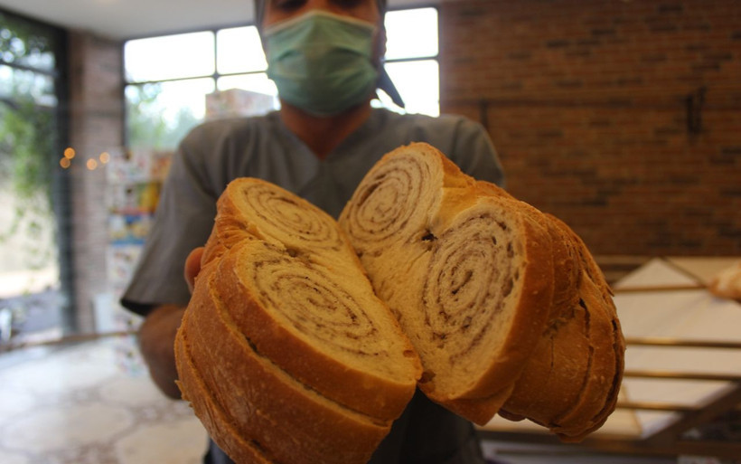 Bursa'da ürettiği ekmeğin ünü ülke sınırlarını aştı 12 liradan satıyor - Resim: 2