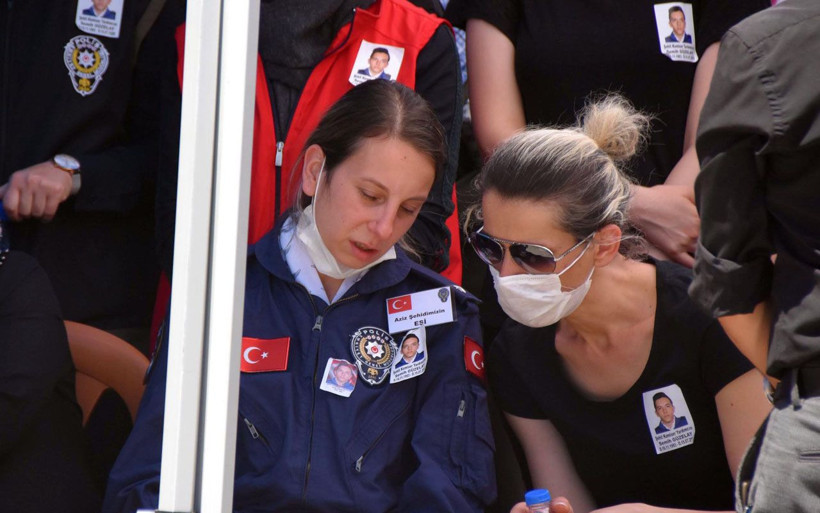 Şampiyon Şehit Semih Güzelay İzmir'de son yolculuğuna uğurlandı - Resim: 3