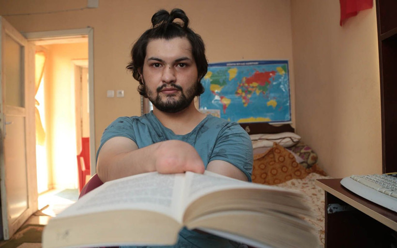 Kahramanmaraş'ta elsiz ve ayaksız dünyaya gelen Hakan'ın örnek hikayesi - Resim: 4