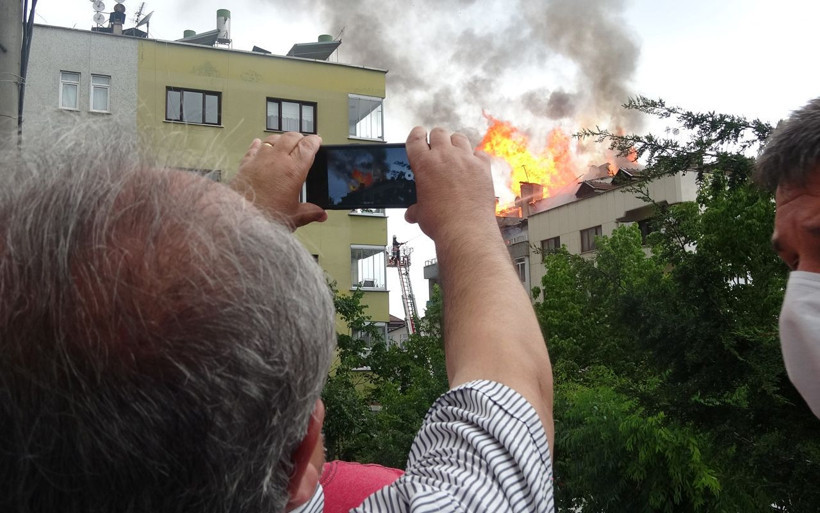 Trabzon'da binada yangın çıktı herkes izlemek için birbiriyle yarıştı - Resim: 4