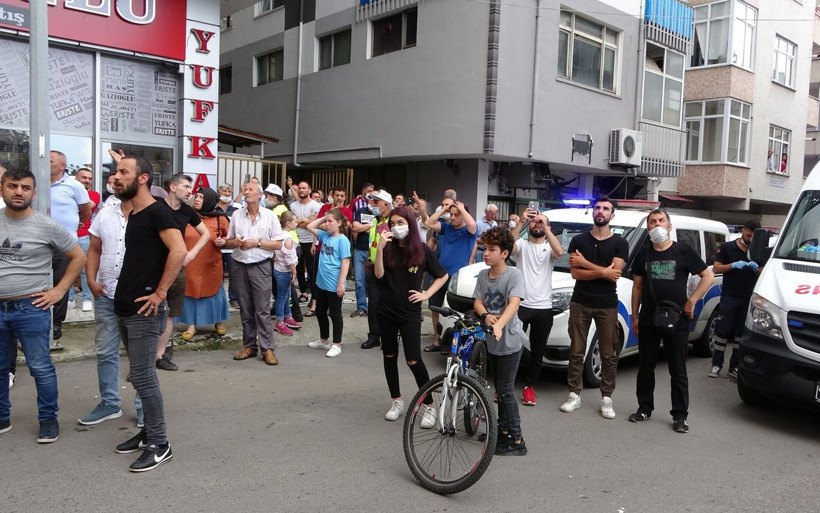 Trabzon'da binada yangın çıktı herkes izlemek için birbiriyle yarıştı - Resim: 3