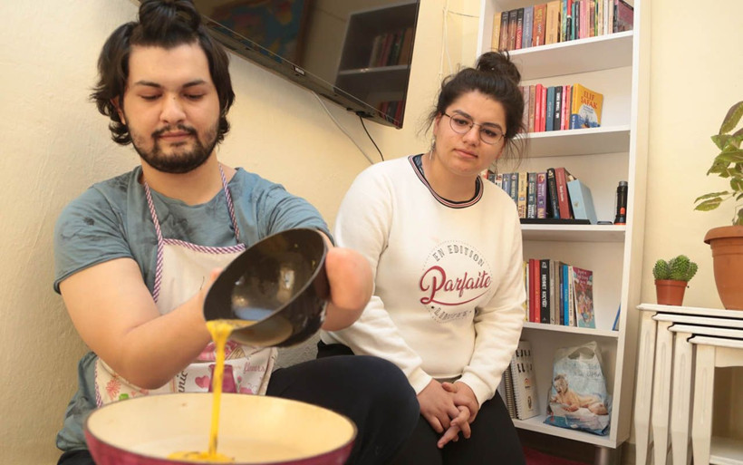 Kahramanmaraş'ta elsiz ve ayaksız dünyaya gelen Hakan'ın örnek hikayesi - Resim: 2