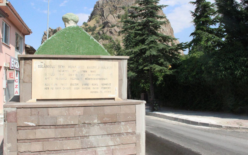 Afyonkarahisar'da 60 yıllık gizemli türbe! Yerini değiştirmek isteyen kepçe kırıldı - Resim: 4
