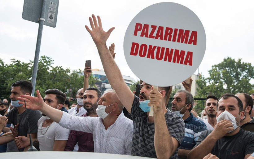 Bakırköy'de yumurtalı pazarcı protestosu! Ekmeğimizden elini çek.. - Resim: 3