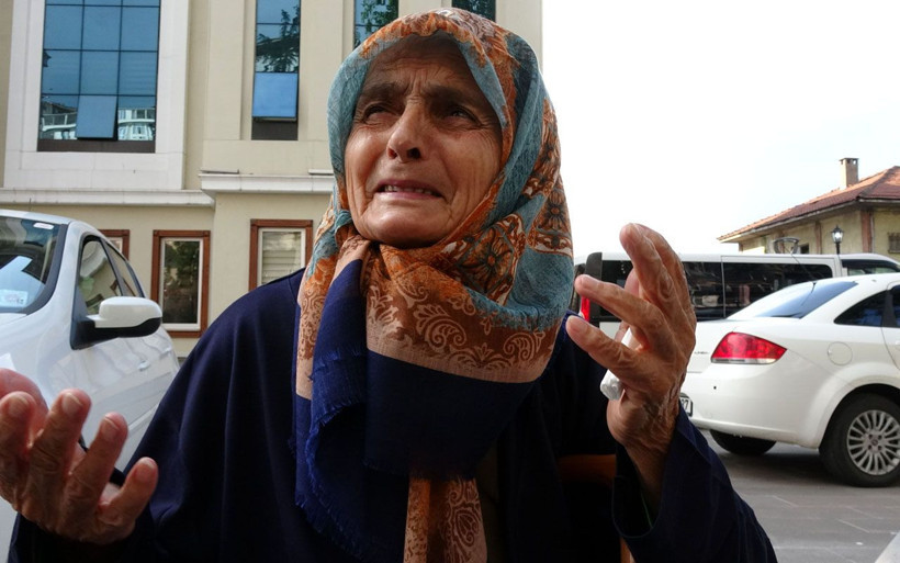 Trabzon'da böyle evlat mı olur! Dövüp sokağa attı, yerlerde sürükledi - Resim: 4