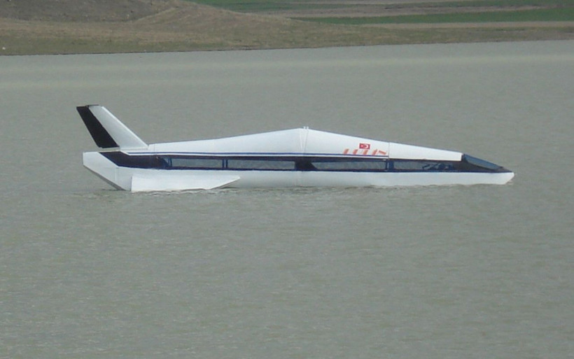 Kayseri'de suda giden yüksek hızlı araç yaptı köylüler 'füze' ihbarında bulundu - Resim: 1