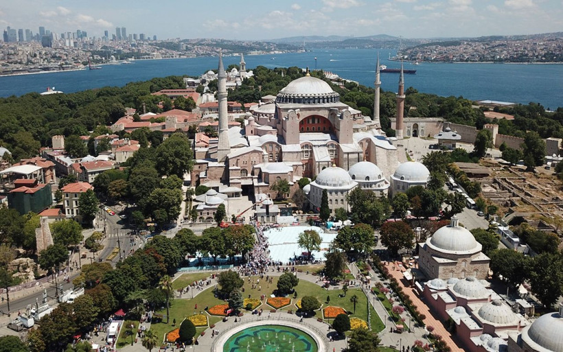 Ayasofya Camii öğle namazı için gelen vatandaşlarla doldu - Resim: 4