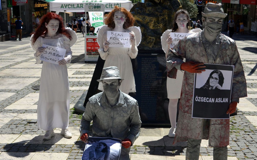 Avcılar'da kadın cinayetleri protestosunda gözyaşı hakim oldu! Benim eşim de... - Resim: 1