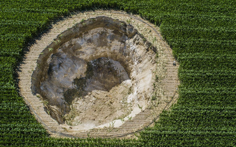 Konya'da oluşan dev obruk havadan fotoğraflandı - Resim: 1