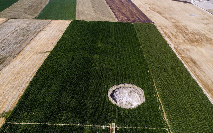 Konya'da oluşan dev obruk havadan fotoğraflandı - Resim: 4