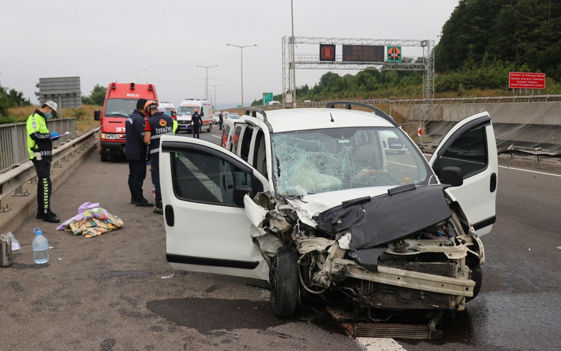 TEM Otoyolu'nda zincirleme kaza meydana geldi - Resim: 1