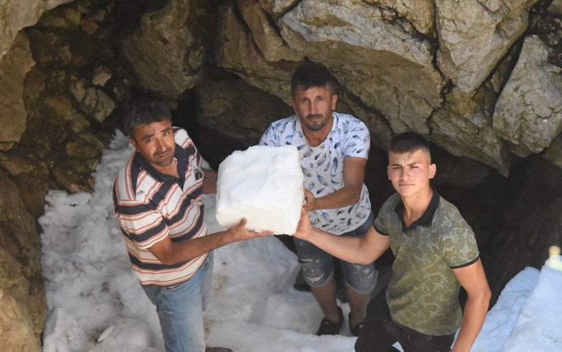 Bir çuvalı 50 lira! Antalya'da metrelerce yürüyüp topluyorlar - Resim: 4