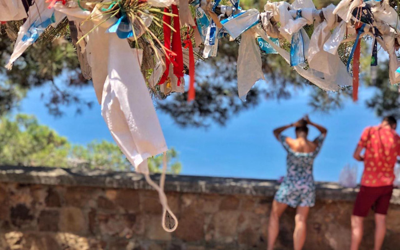 İstanbul Aya Yorgi Kilisesi'nde tepki çeken görüntü! Bez ve ip yerine maske astılar - Resim: 4