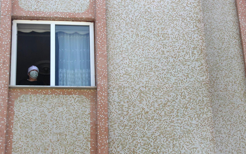 Erzurum'da 6 ay boyunca korunan aile hatırı kıramadı korona oldu - Resim: 2