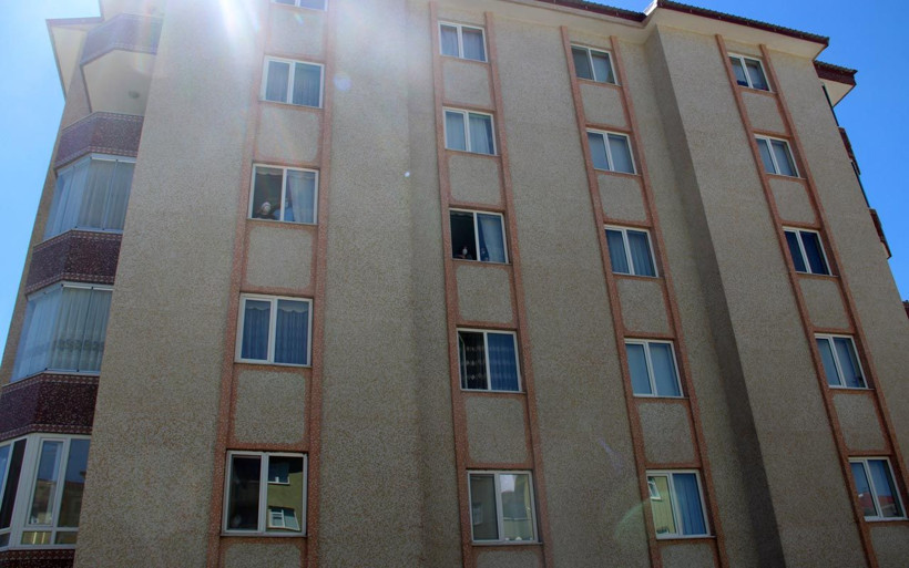 Erzurum'da 6 ay boyunca korunan aile hatırı kıramadı korona oldu - Resim: 1
