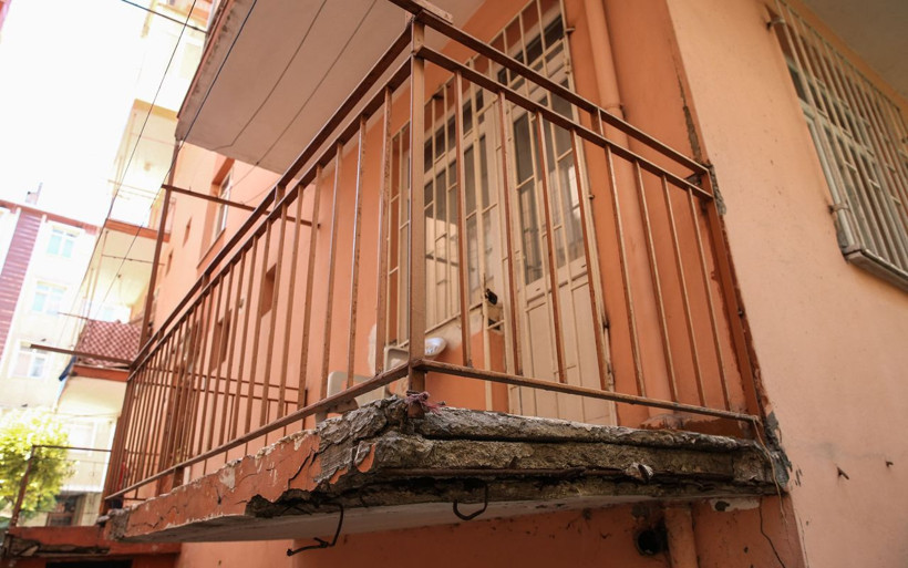 Güngören'de korku apartmanı! Neredeyse yıkılacak - Resim: 2