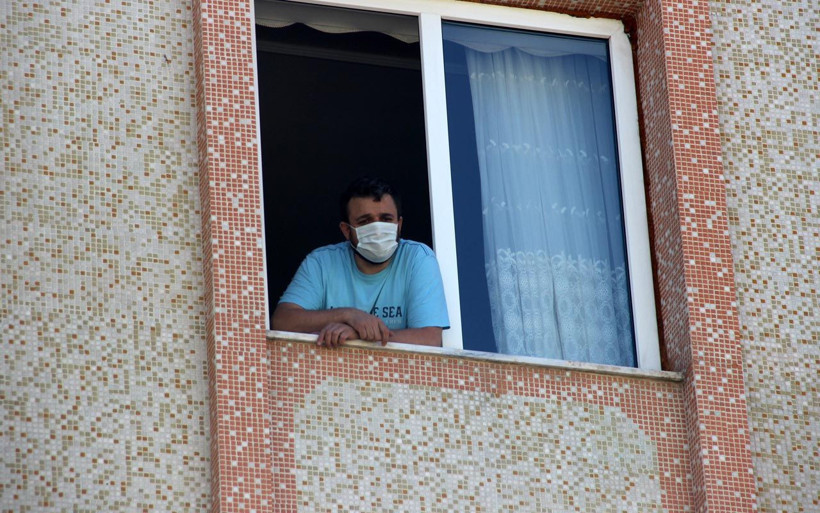 Erzurum'da 6 ay boyunca korunan aile hatırı kıramadı korona oldu - Resim: 4