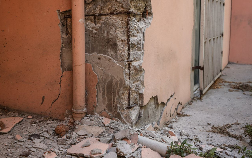 Güngören'de korku apartmanı! Neredeyse yıkılacak - Resim: 1