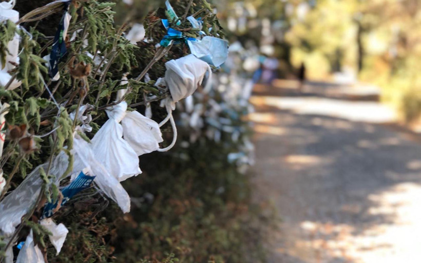 İstanbul Aya Yorgi Kilisesi'nde tepki çeken görüntü! Bez ve ip yerine maske astılar - Resim: 2