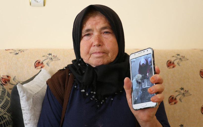 Sivas'ta lastik ayakkabısıyla köpeğe su içiren Hatice teyze mest etti - Resim: 1