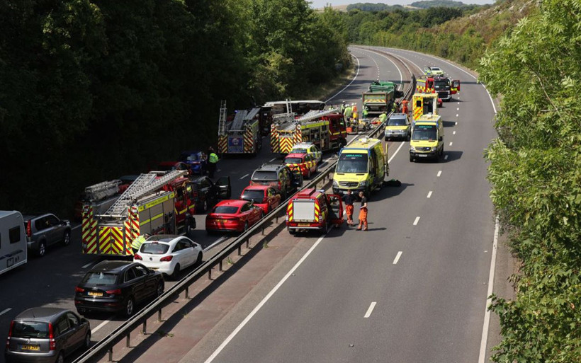 İngiltere'de hükümlü taşıyan zırhlı araç kazaya karıştı - Resim: 3