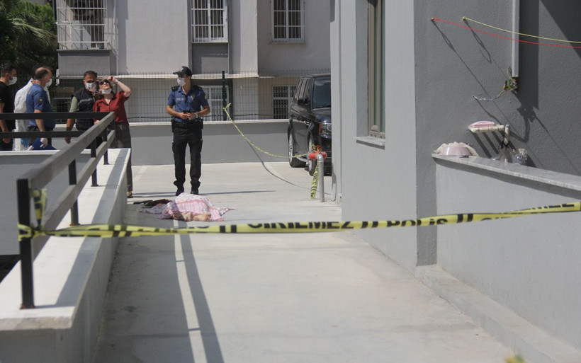 Adana'da 13'üncü kattan düşerek öldü komşuları kahve içerek onu izledi - Resim: 2