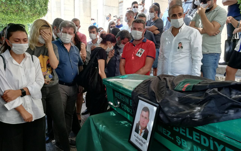 Adana'da ağabeyi tarafından öldürülen avukat Altuğ Polat son yolculuğuna uğurlandı - Resim: 1